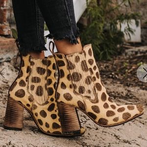 FreeBird Janelle Leopard Print Booties size 8